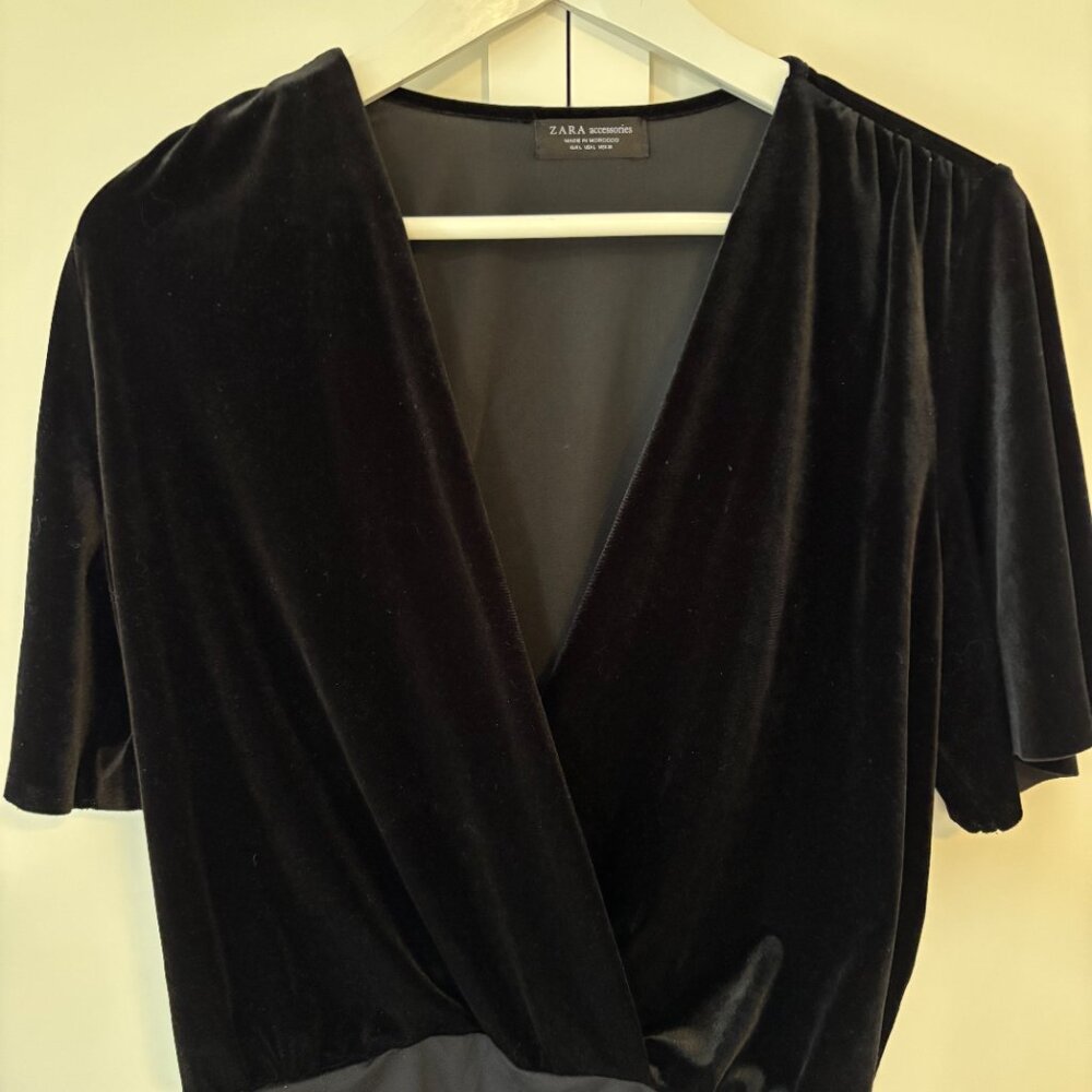ZARA short sleeved deep V velvet bodysuit (size L)
